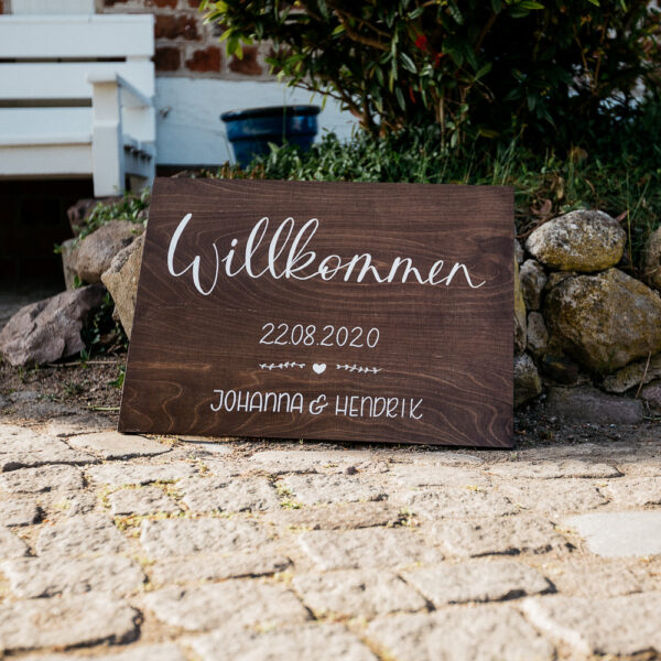 Willkommensschild aus Holz, Kalligrafie, von Hand beschriftet