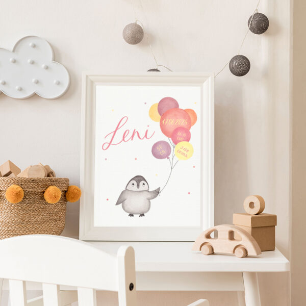 Geburtsposter mit Pinguin Motiv in rosa gelb im Kinderzimmer